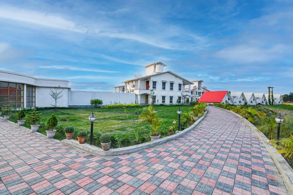 Aaheli Resort Garden