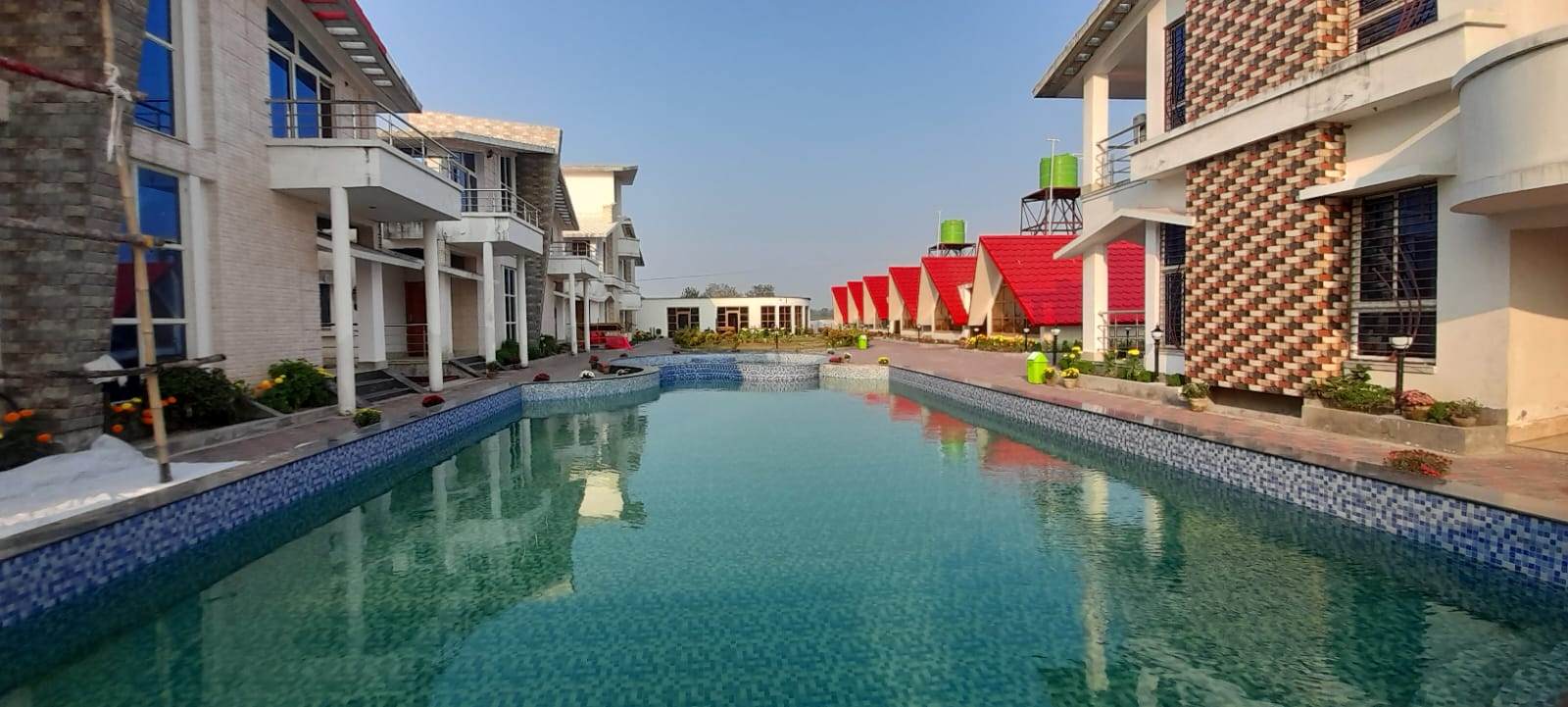 Aaheli Resort Swimming Pool